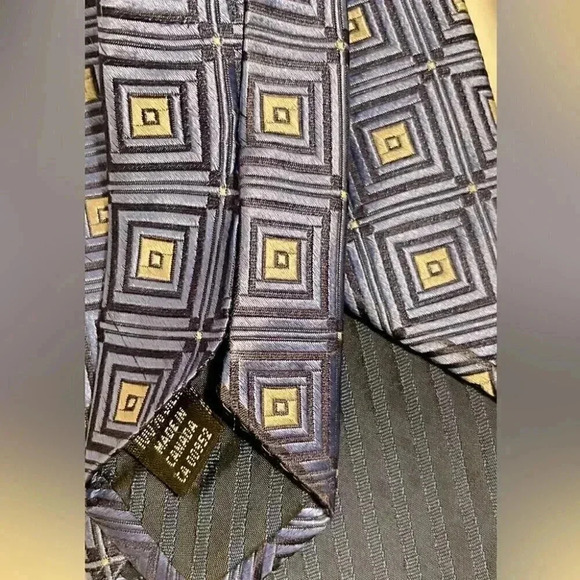 Harry Rosen 100% silk blue and grey geometric medallion tie - Picture 3 of 3